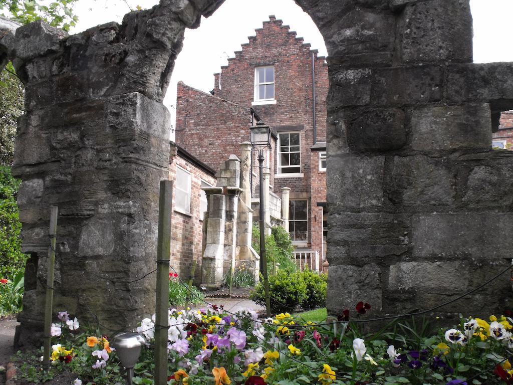 The York Priory Hotel Екстериор снимка