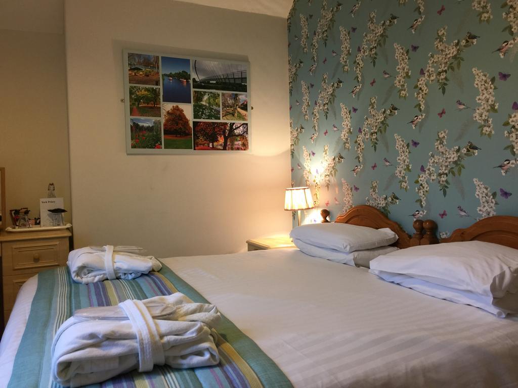 The York Priory Hotel Екстериор снимка